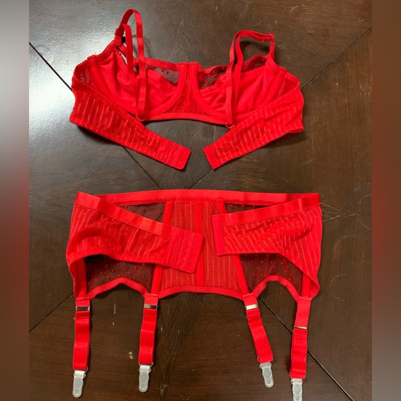 Red Bra and Garter Set L - Picture 4 of 5